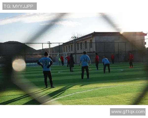 足球来回摆动的魅力与技巧解析让你领略球场上的精彩瞬间